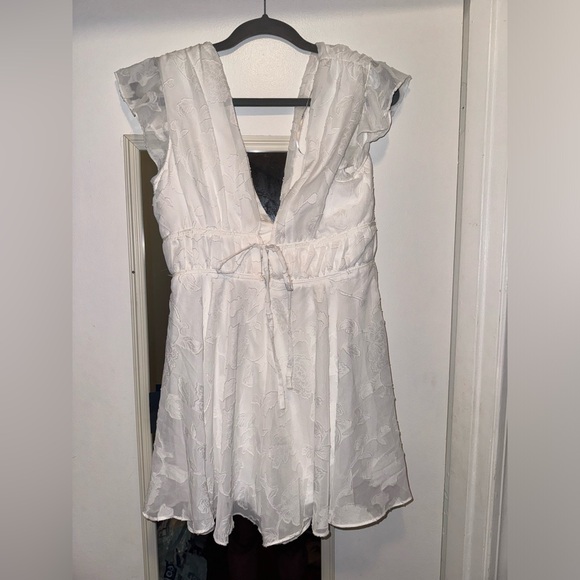 NWOT Lulus All About The Flowers White Burnout Floral Ruffled Romper - Picture 7 of 10